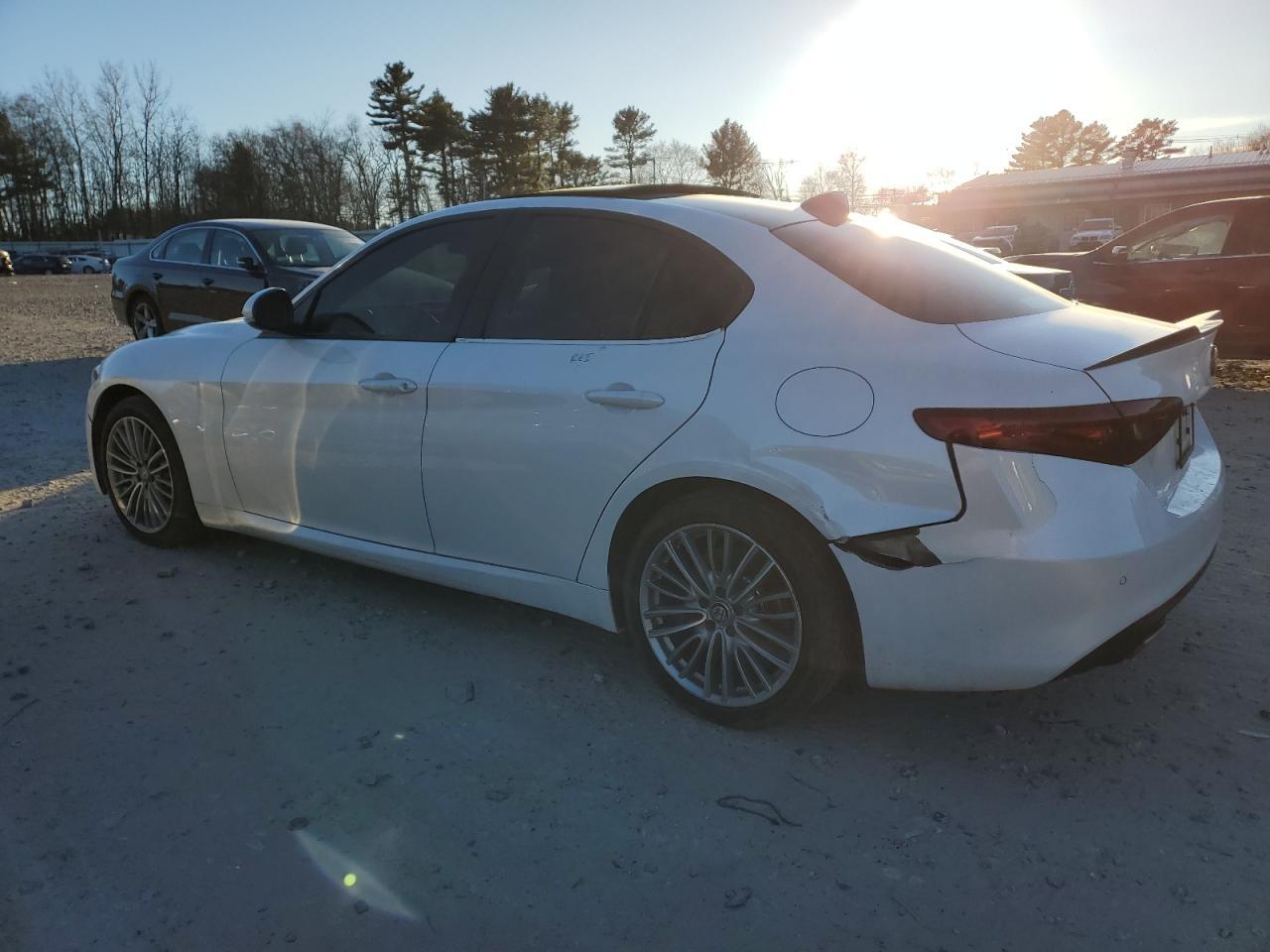 2017 ALFA ROMEO GIULIA TI - Фото 2