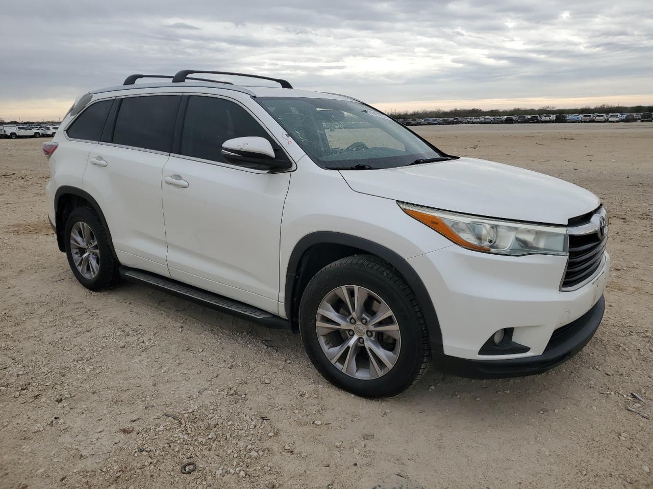2015 TOYOTA HIGHLANDER - Image 4