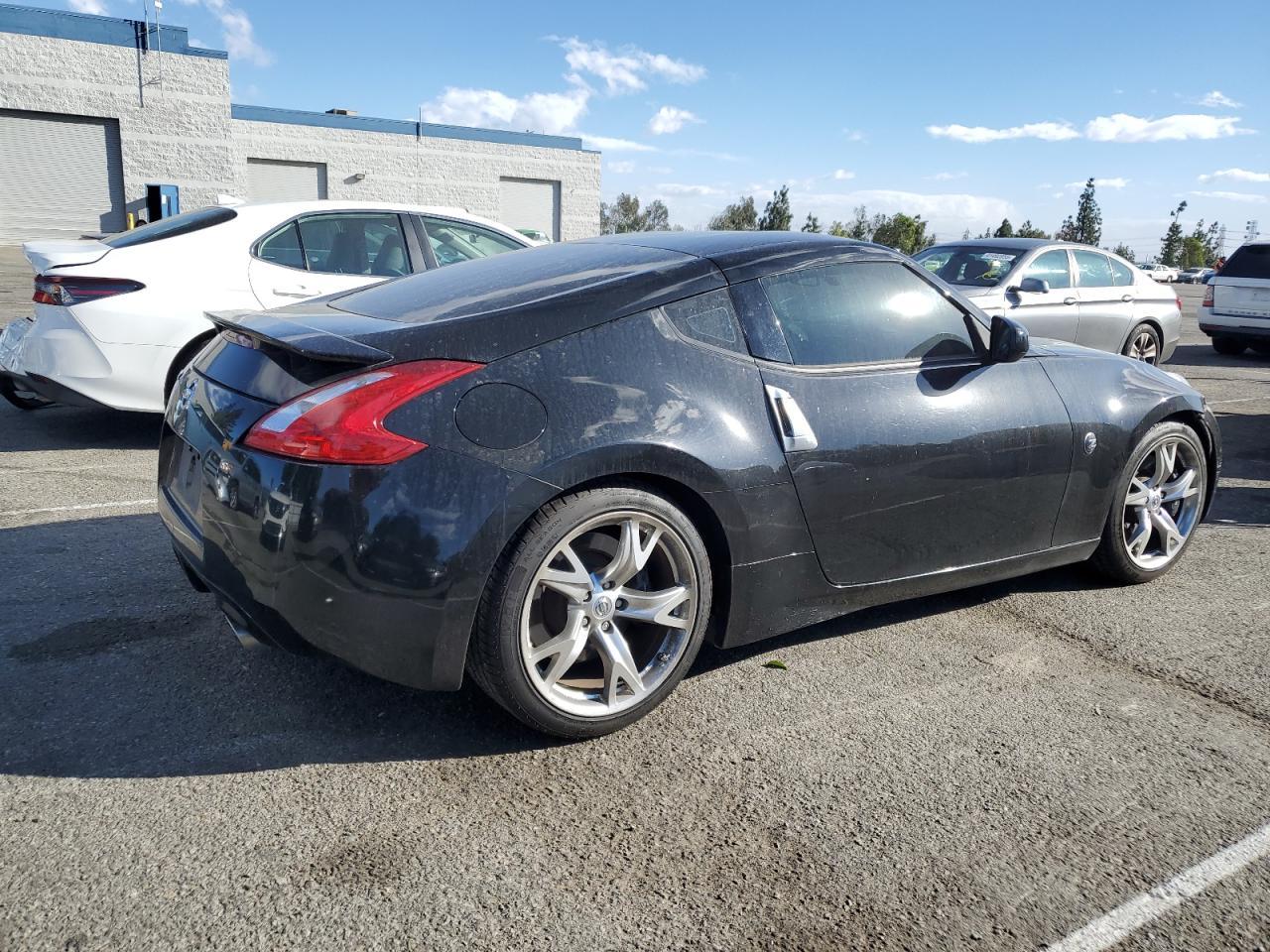 2010 NISSAN 370Z - Фото 3