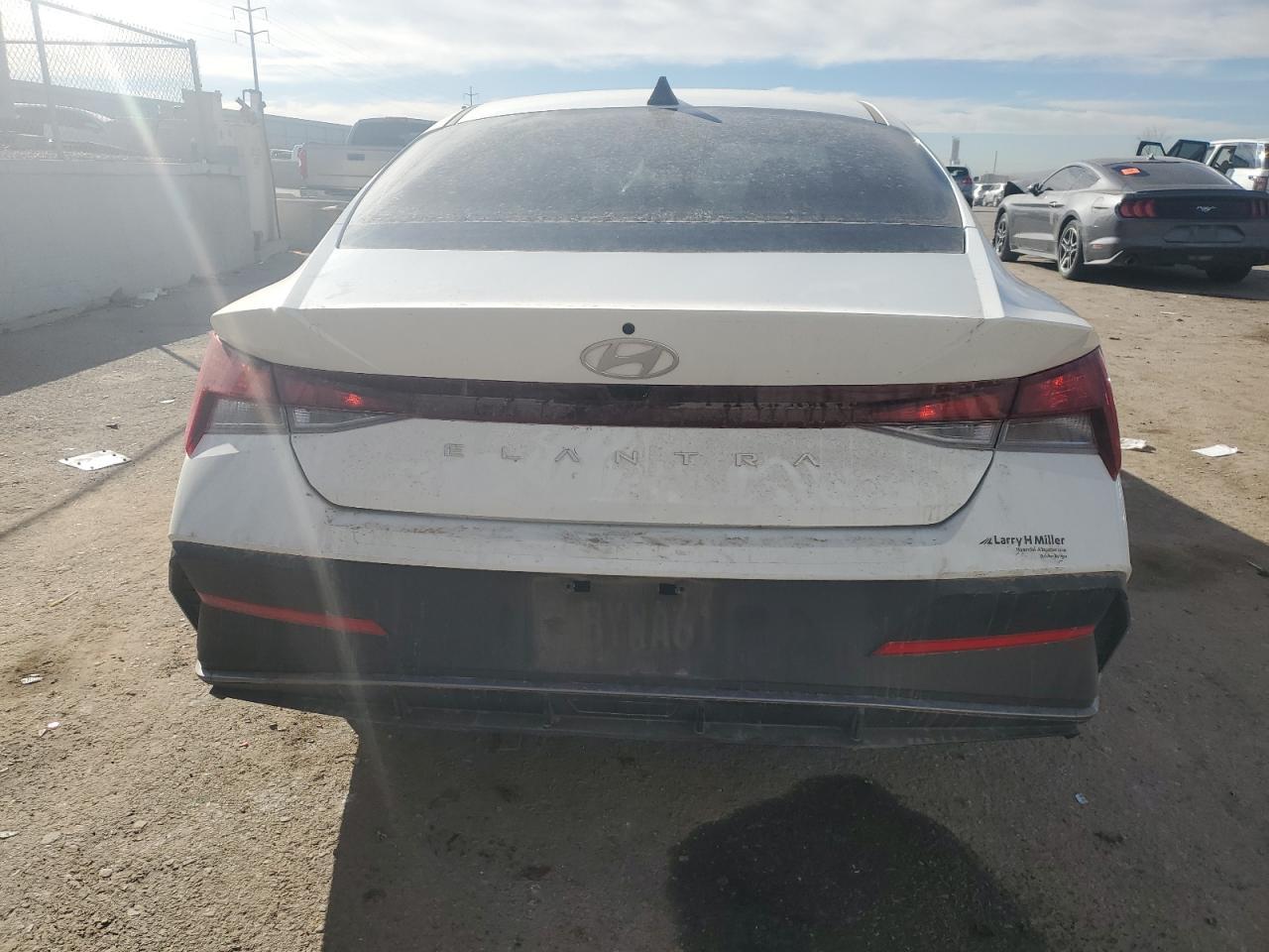 2024 HYUNDAI ELANTRA SE - Фото 6