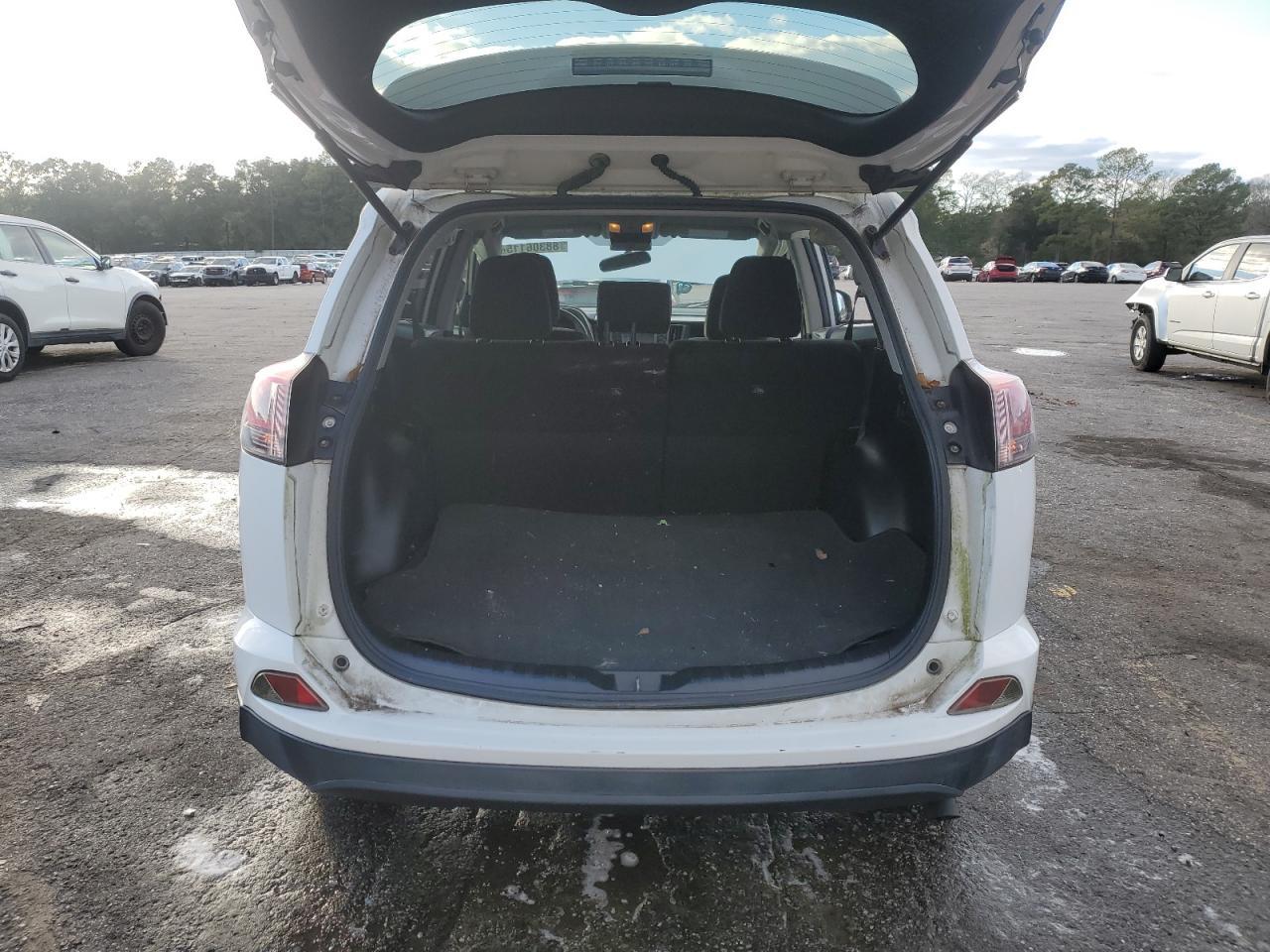 2016 TOYOTA RAV4 LE - Фото 6