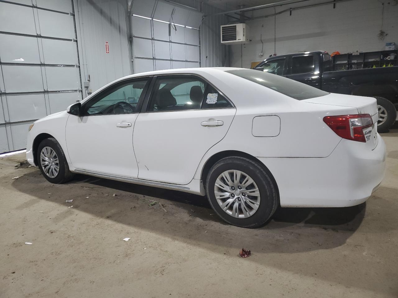 2014 TOYOTA CAMRY L - Фото 2