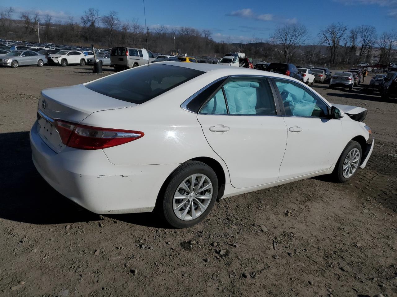 2016 TOYOTA CAMRY LE - Фото 3