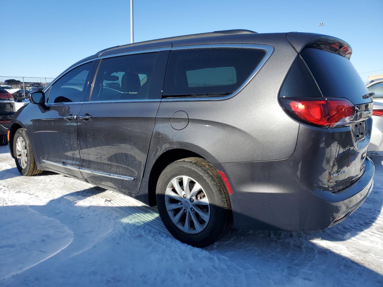 2017 CHRYSLER PACIFICA T - Image 2
