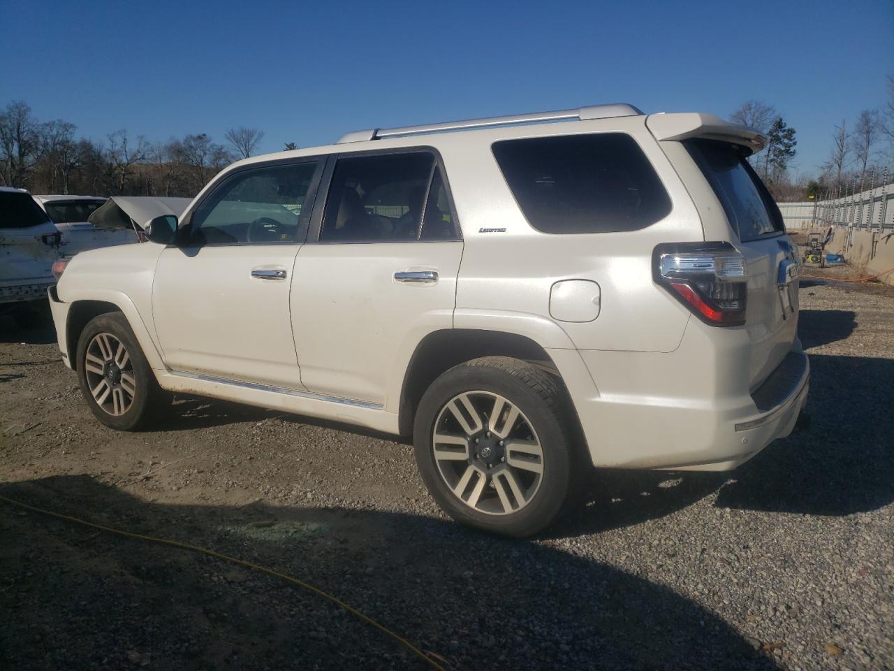 2018 TOYOTA 4RUNNER SR - Фото 2
