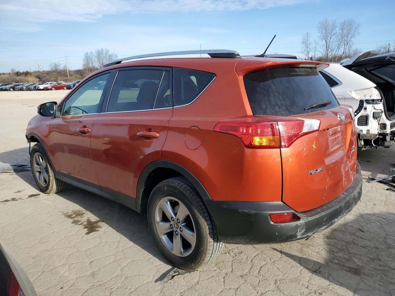 2015 TOYOTA RAV4 XLE - Фото 2