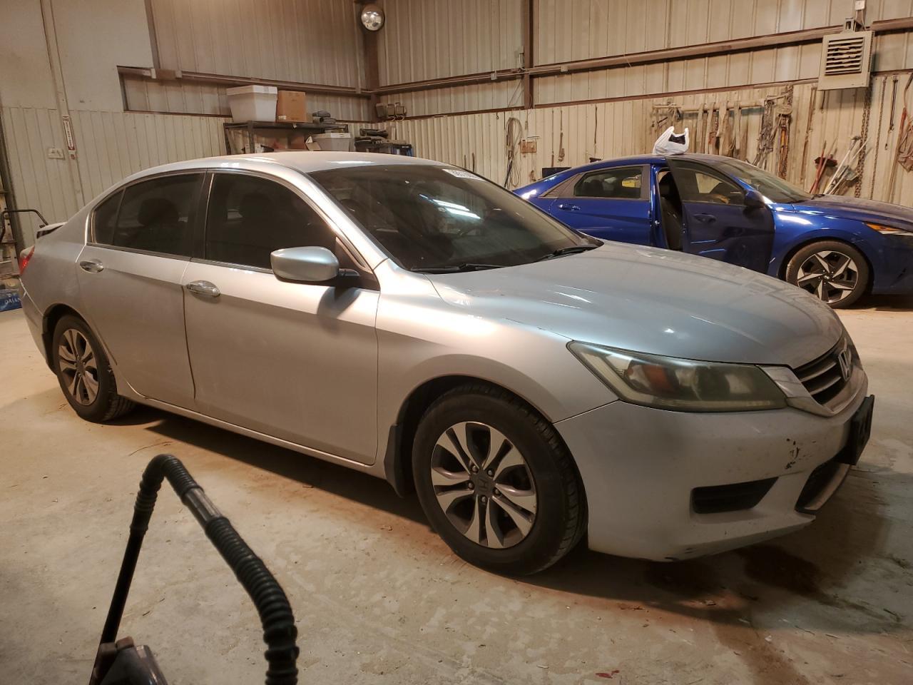 2014 HONDA ACCORD LX - Image 4