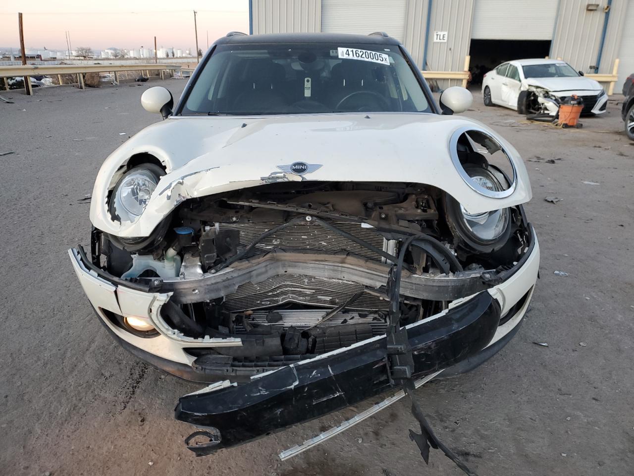 2017 MINI COOPER CLU - Image 5