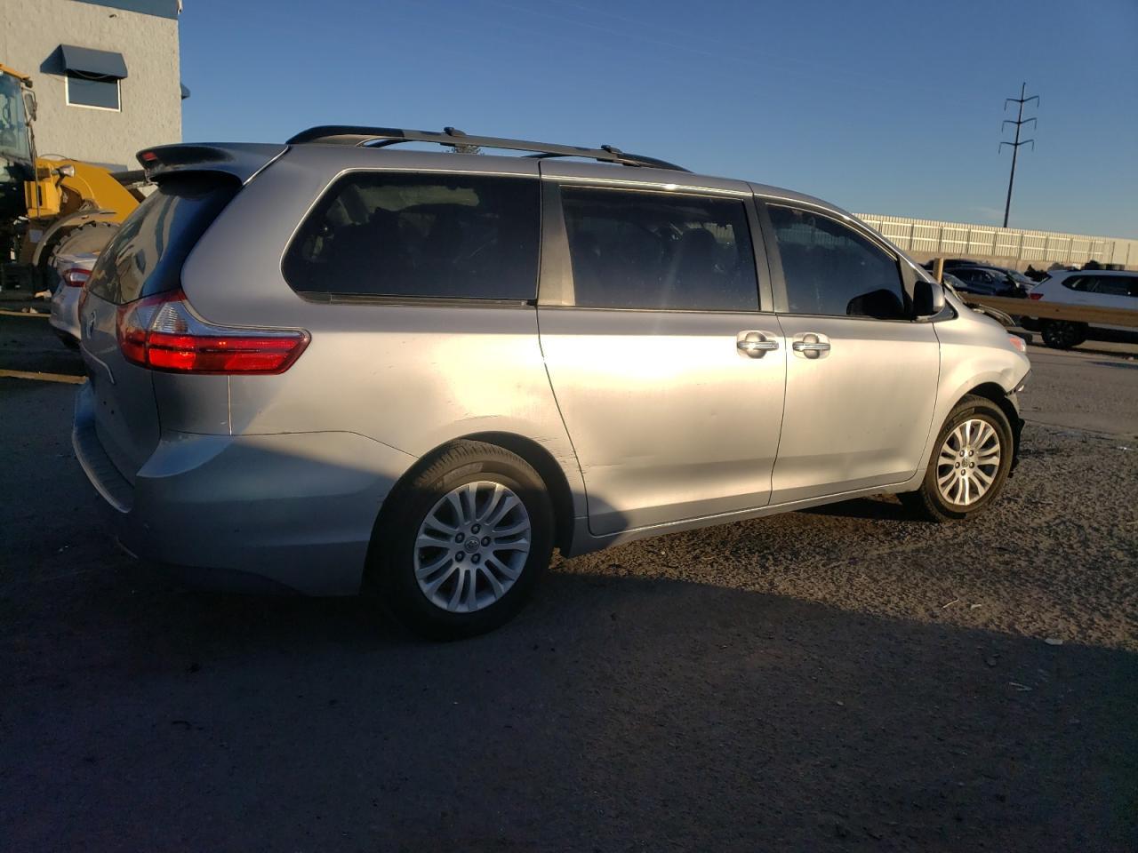 2015 TOYOTA SIENNA XLE - Фото 3