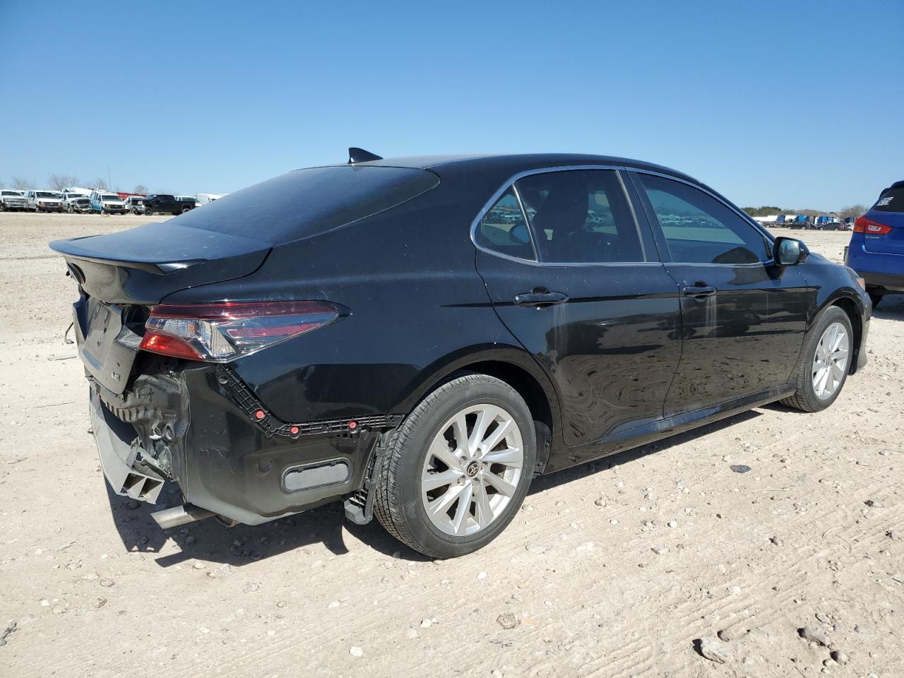 2023 TOYOTA CAMRY LE - Фото 3