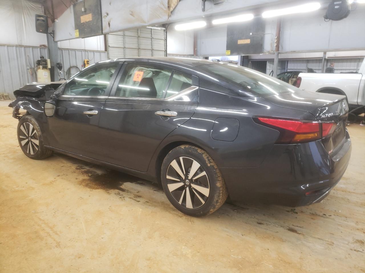 2022 NISSAN ALTIMA SV - Image 2