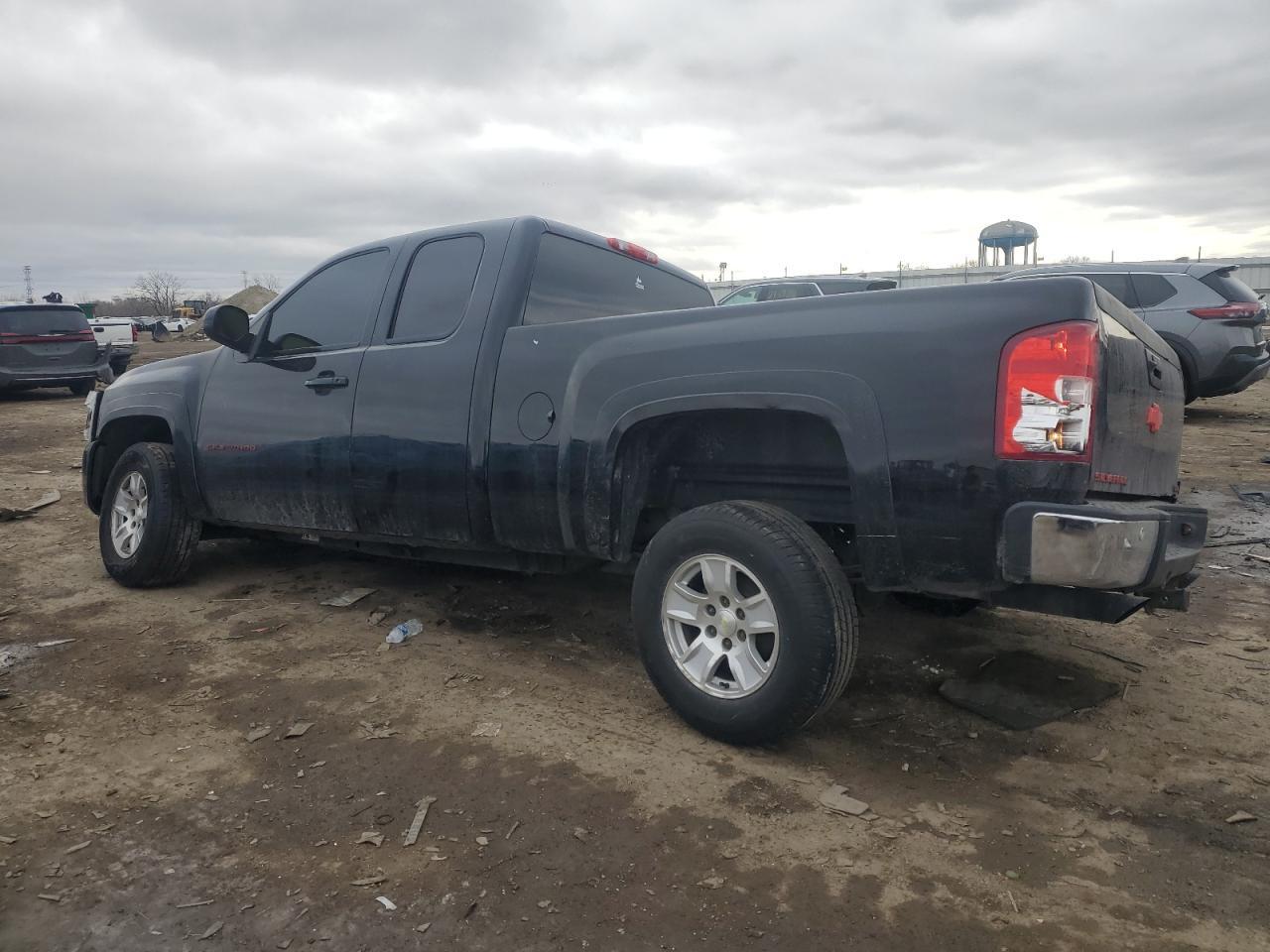 2013 CHEVROLET SILVERADO - Фото 2