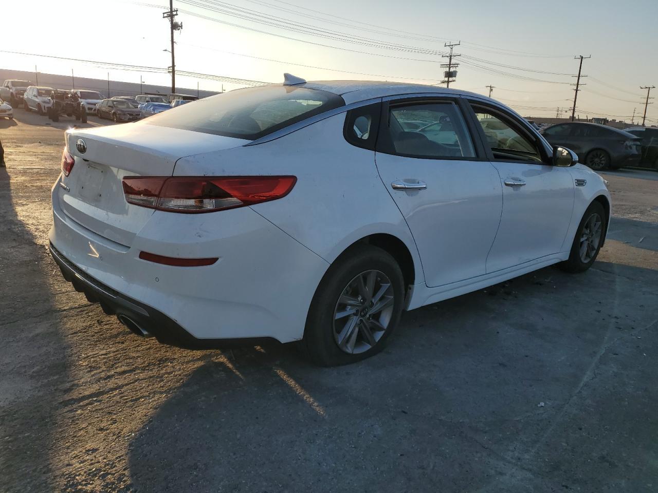 2020 KIA OPTIMA LX - Фото 3