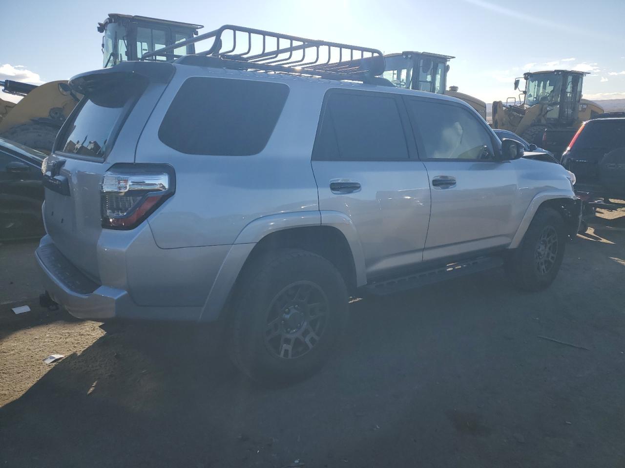 2020 TOYOTA 4RUNNER SR - Фото 3