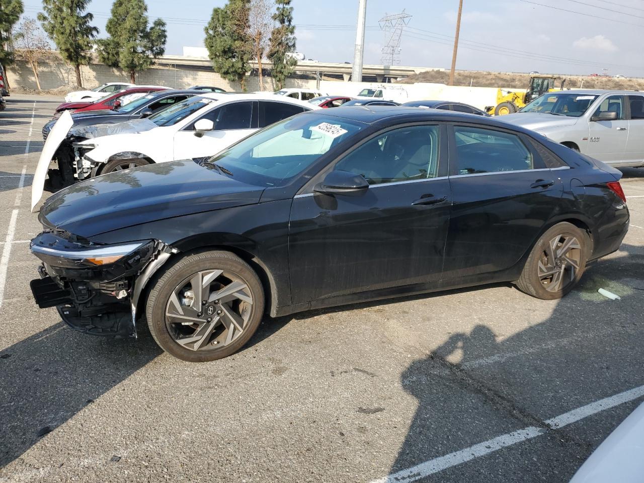 2024 HYUNDAI ELANTRA SE