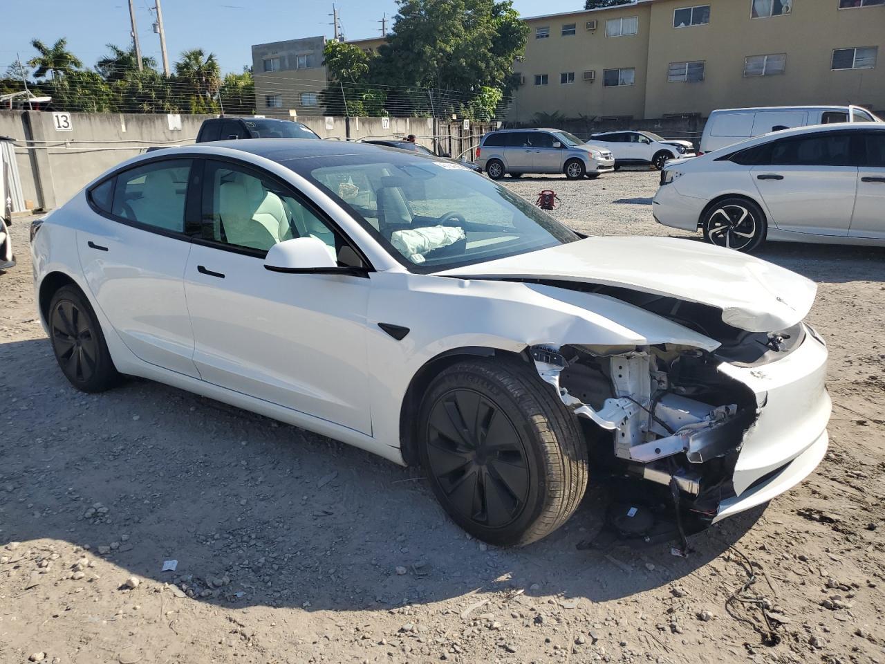 2024 TESLA MODEL 3 - Фото 4