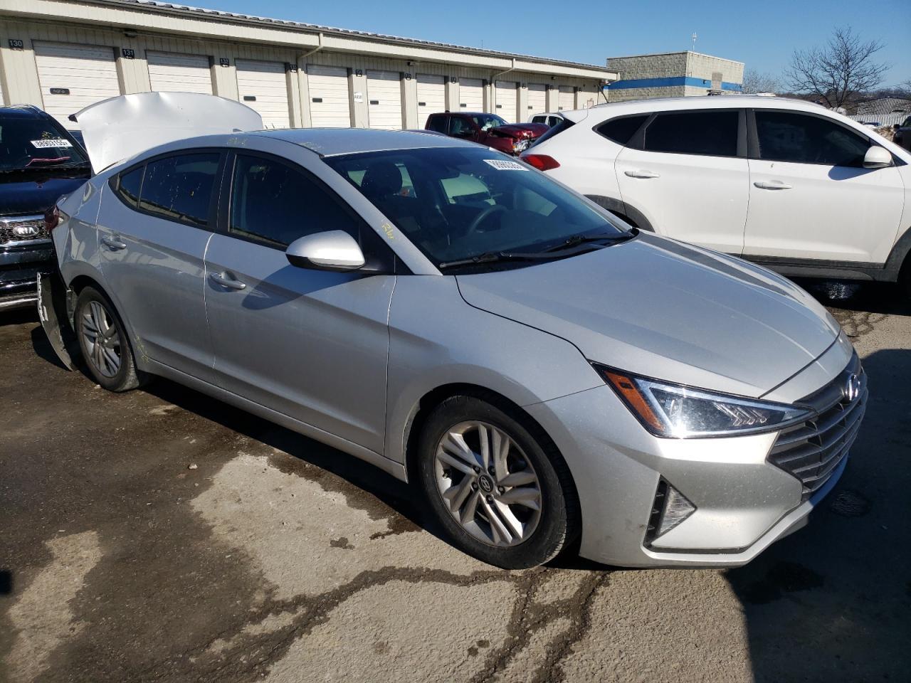 2019 HYUNDAI ELANTRA SE - Фото 4