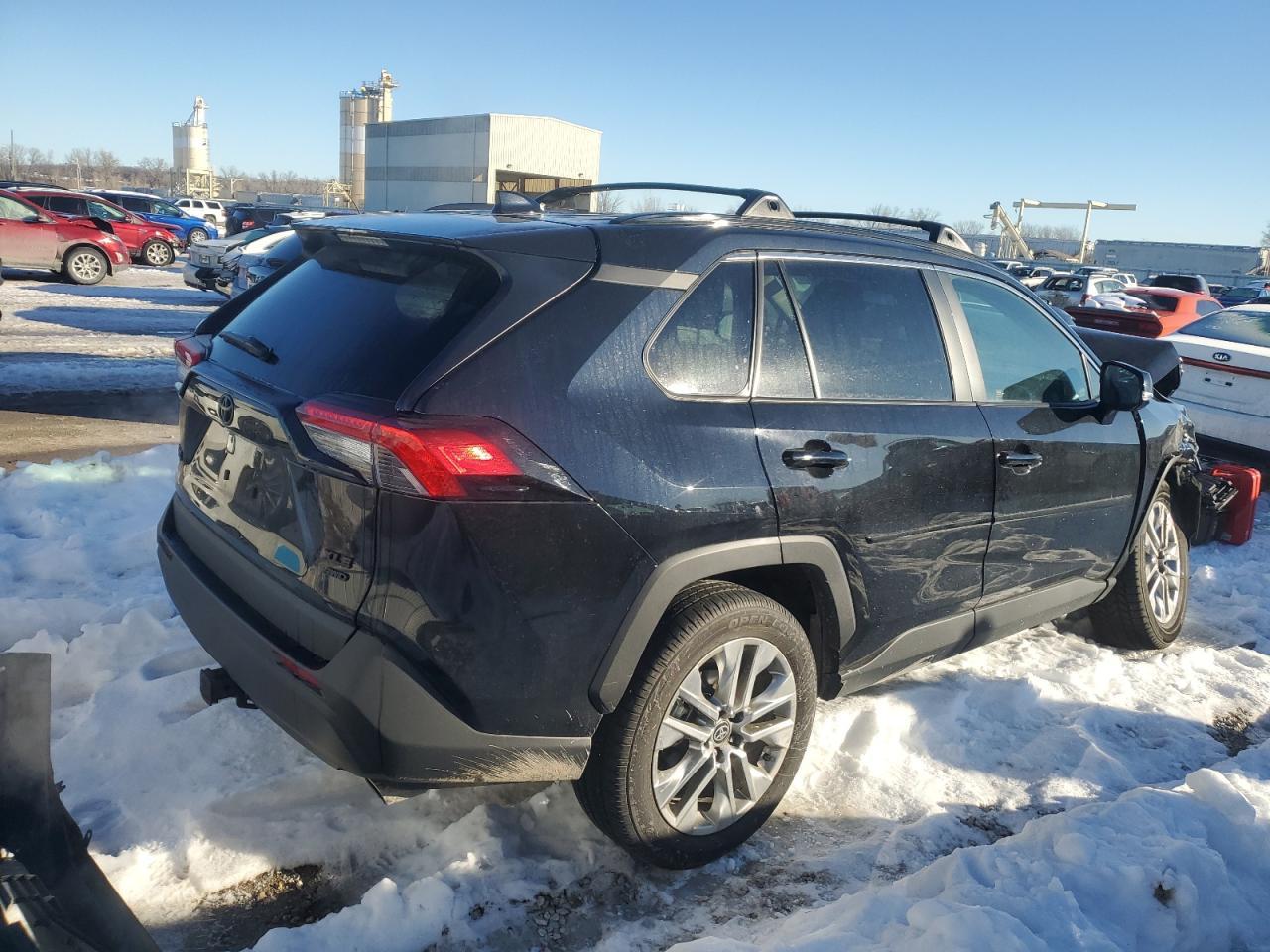 2024 TOYOTA RAV4 XLE P - Фото 3