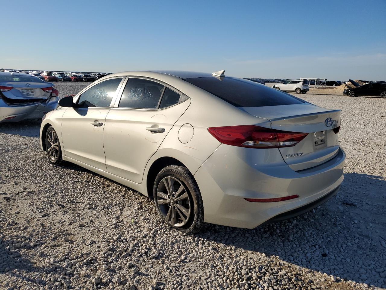 2018 HYUNDAI ELANTRA SE - Фото 2