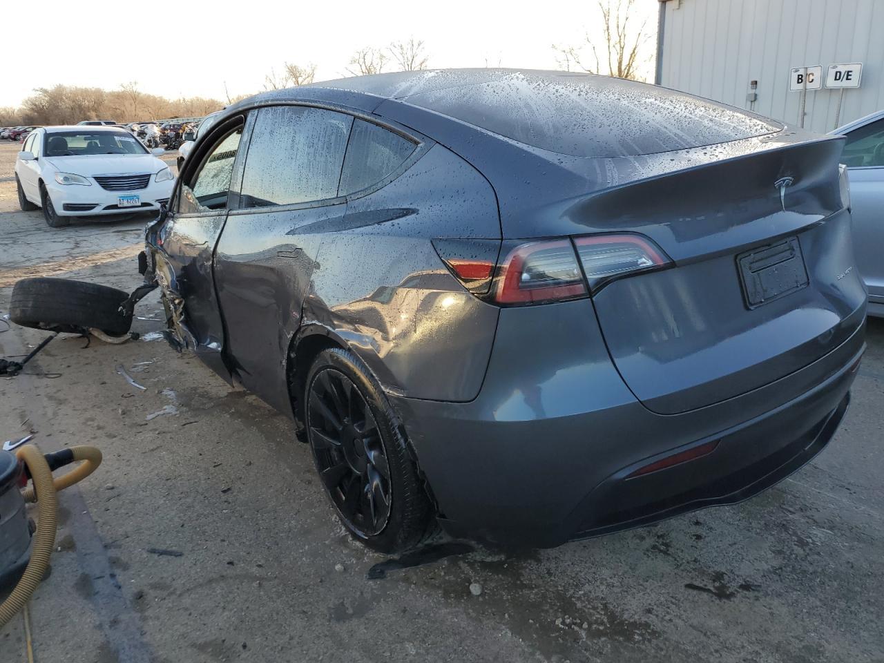 2023 TESLA MODEL Y - Image 2