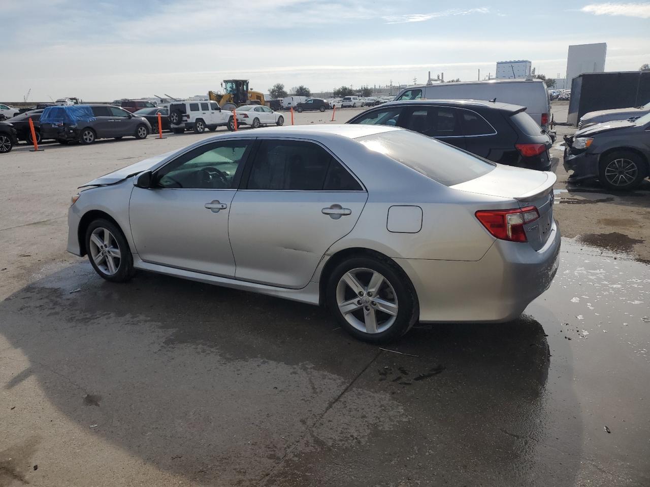 2013 TOYOTA CAMRY L - Фото 2