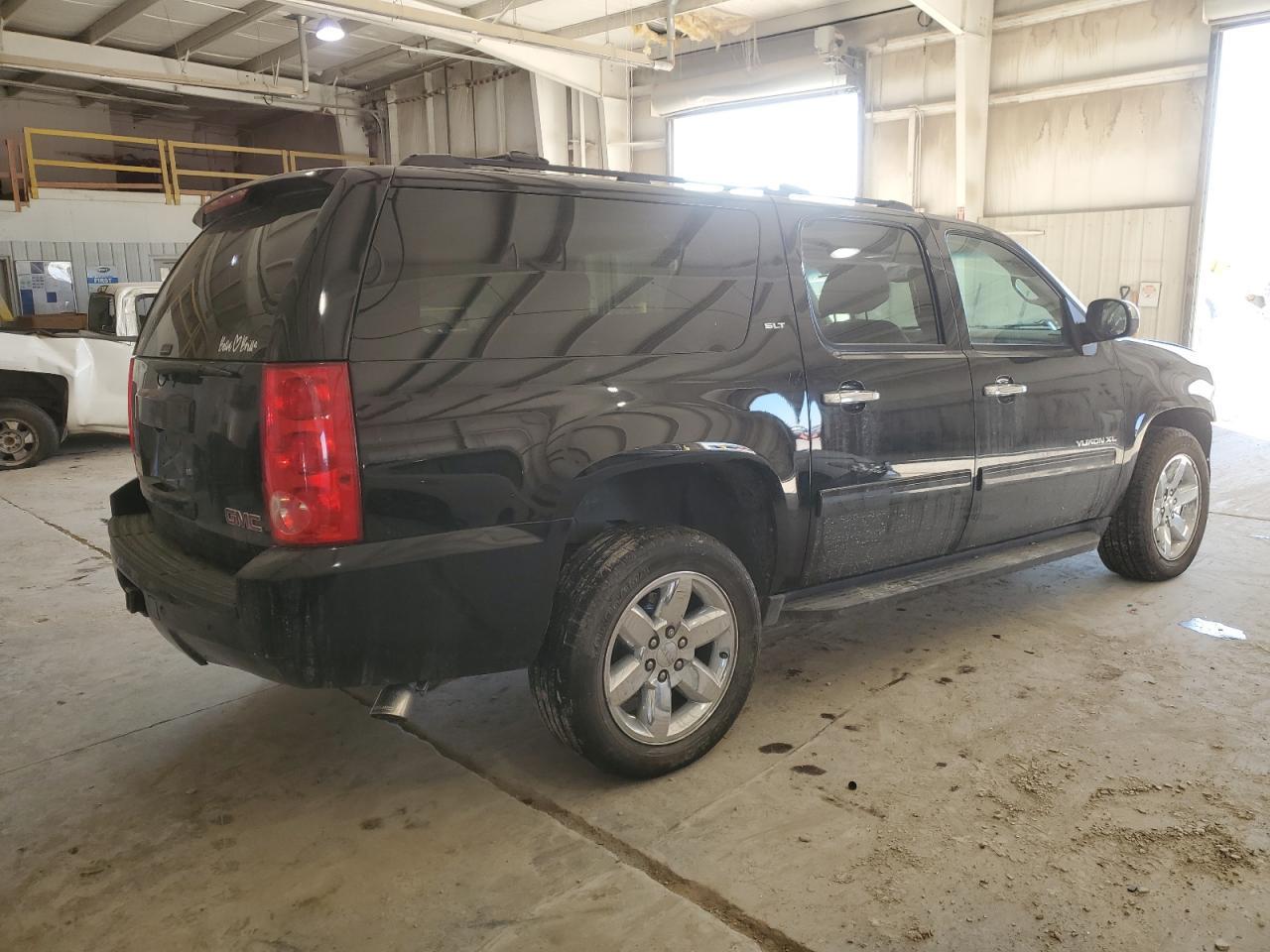 2012 GMC YUKON XL K - Image 3