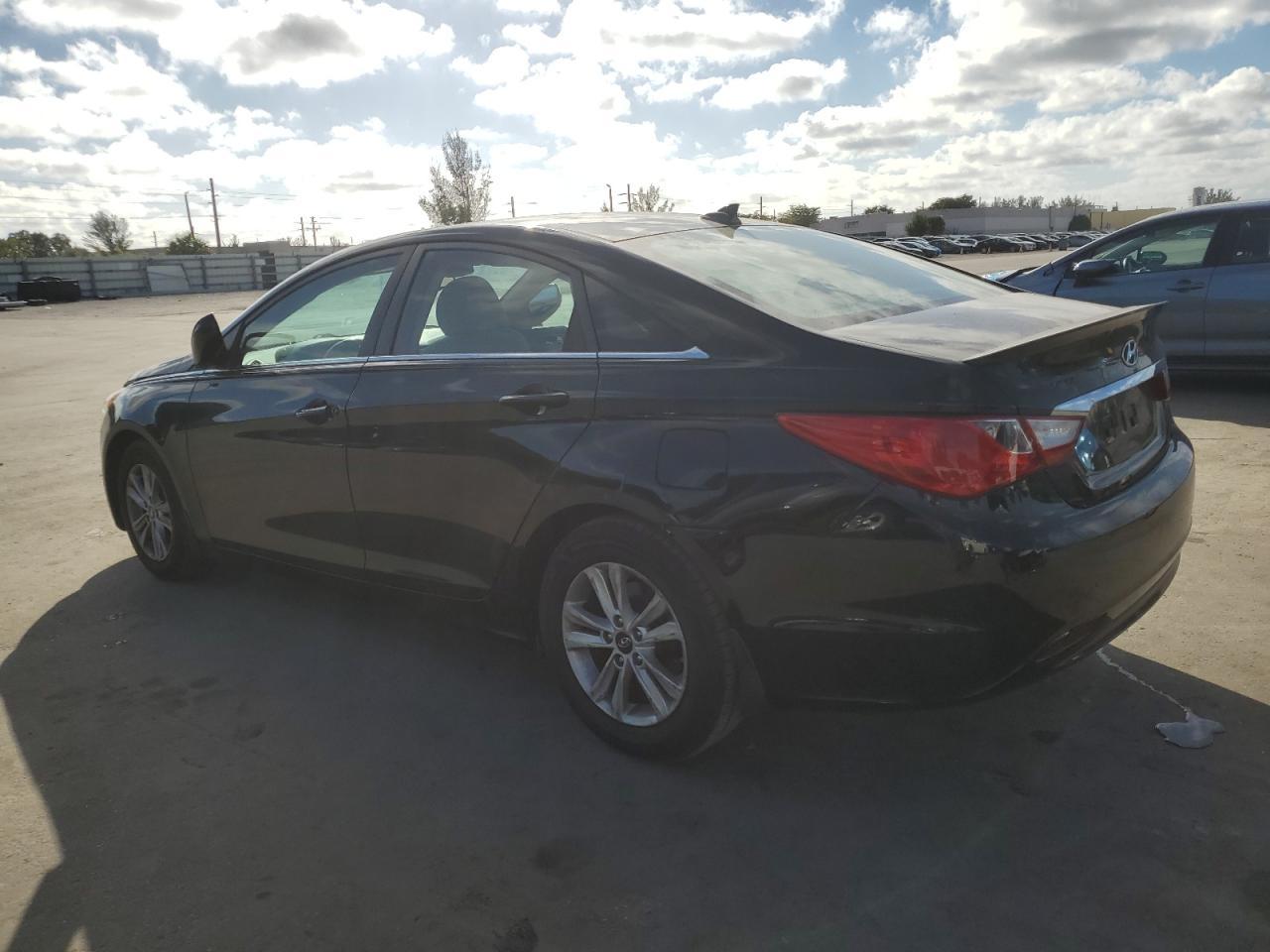2013 HYUNDAI SONATA GLS - Image 2