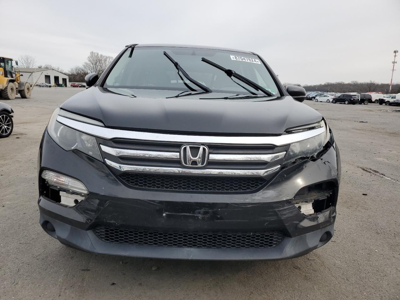 2017 HONDA PILOT LX - Image 5