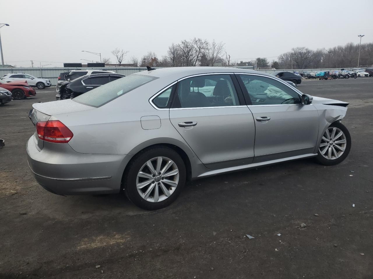 2013 VOLKSWAGEN PASSAT SEL - Image 3