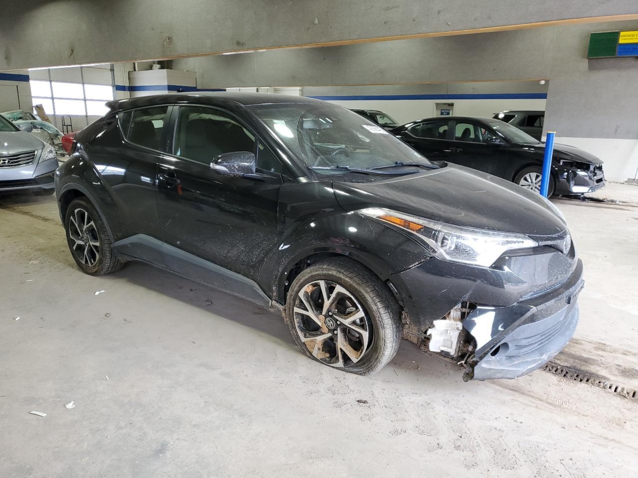 2018 TOYOTA C-HR XLE - Image 4