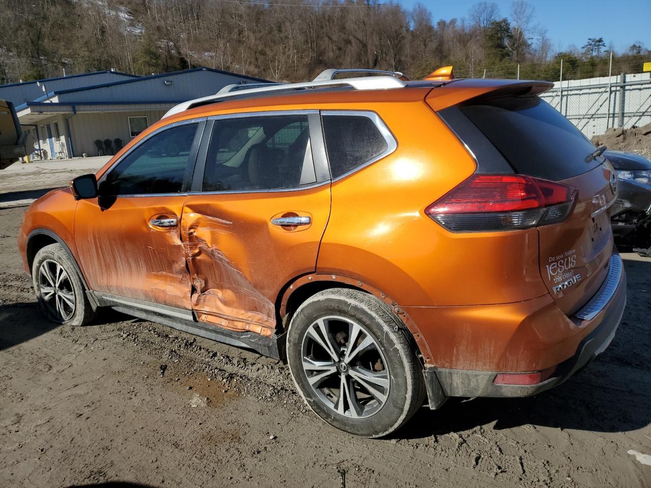 2017 NISSAN ROGUE SV - Image 2