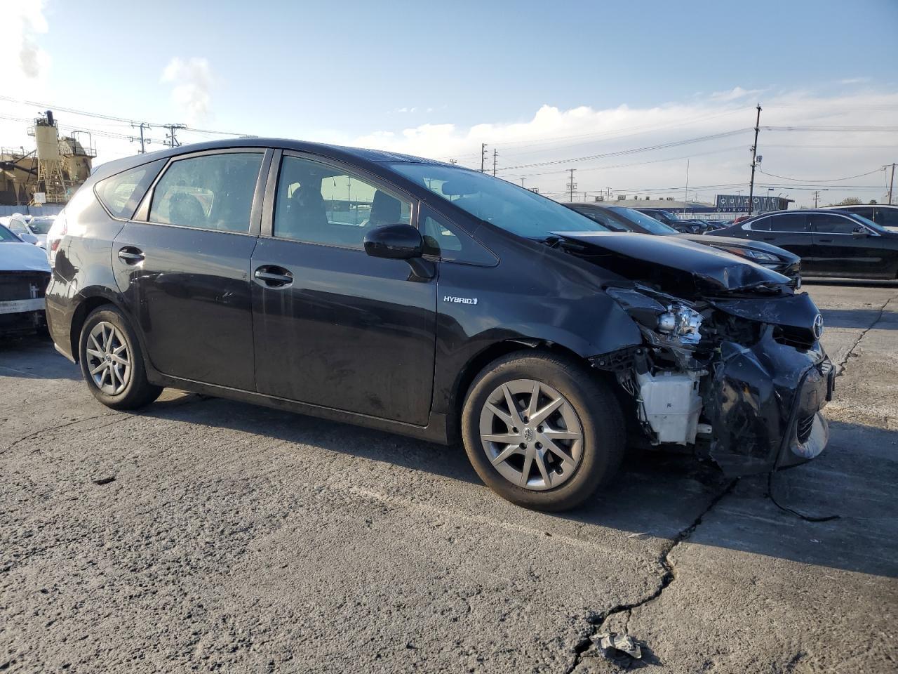 2017 TOYOTA PRIUS V - Image 4