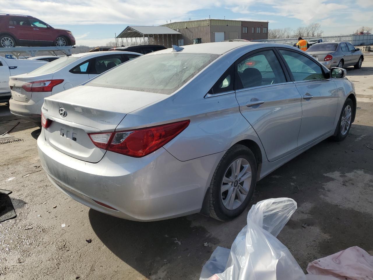 2013 HYUNDAI SONATA GLS - Image 3