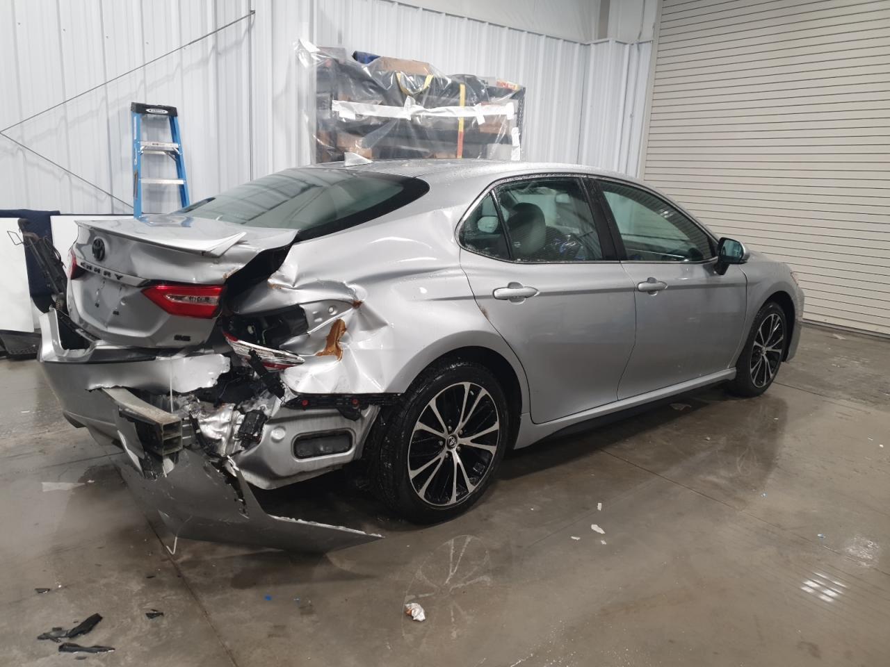 2020 TOYOTA CAMRY SE - Фото 3