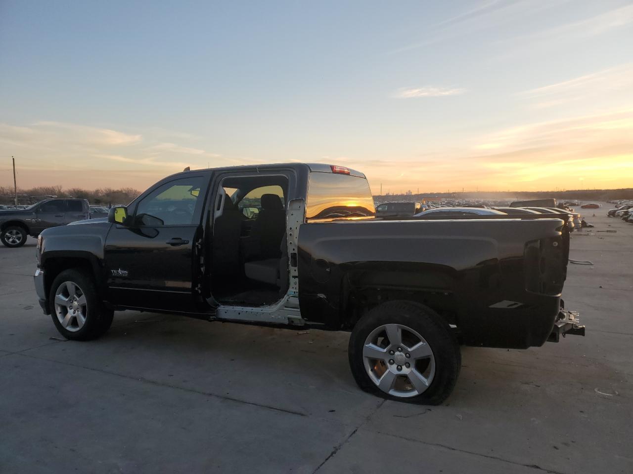 2018 CHEVROLET SILVERADO - Фото 2