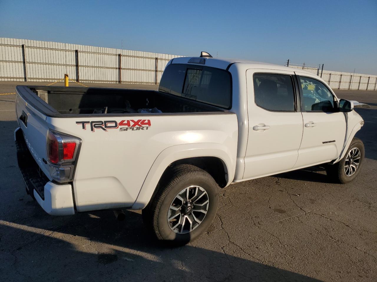 2023 TOYOTA TACOMA DOU - Фото 3