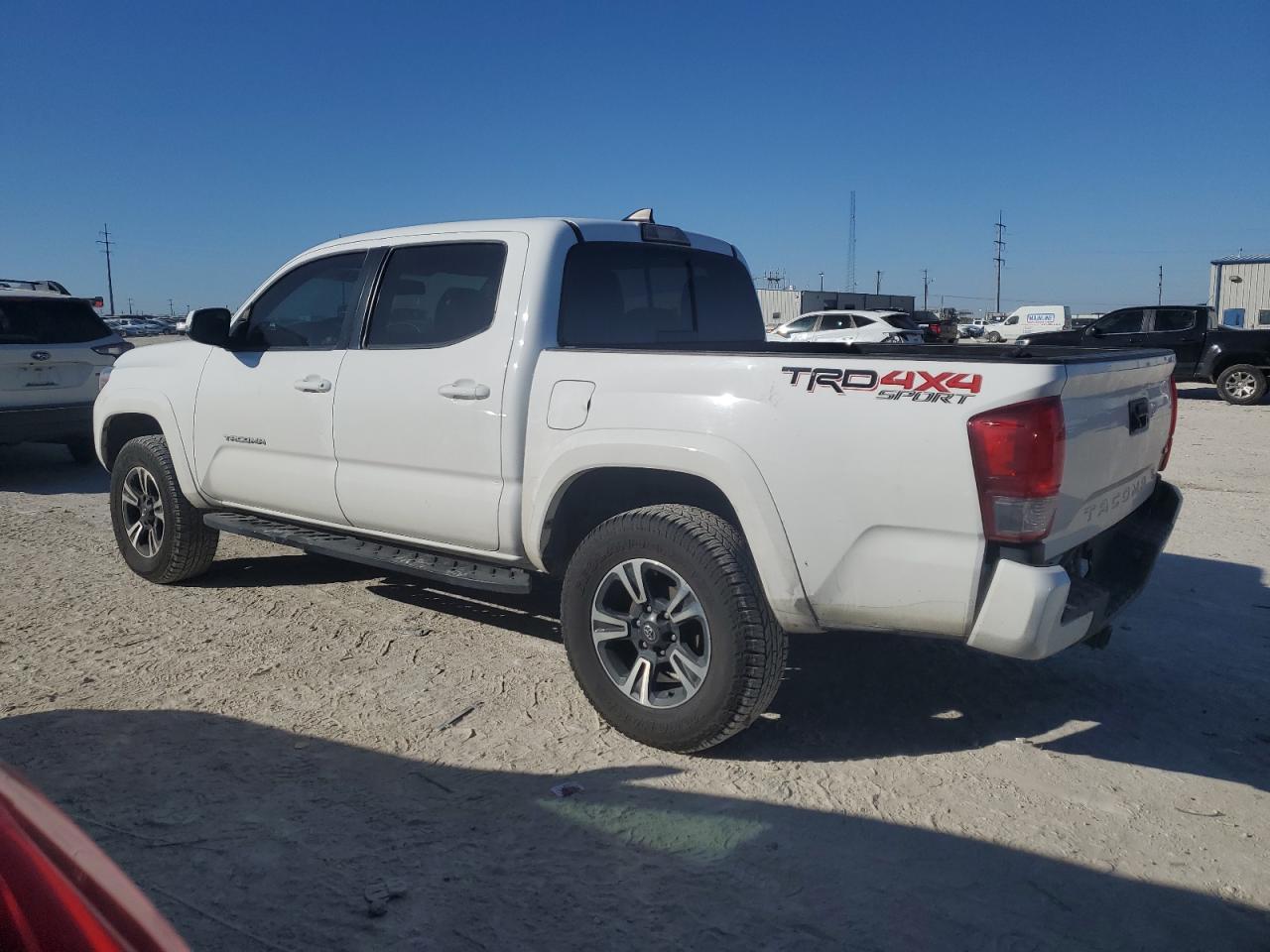 2017 TOYOTA TACOMA DOU - Фото 2