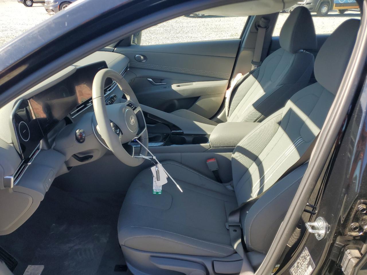 2024 HYUNDAI ELANTRA SE - Фото 7