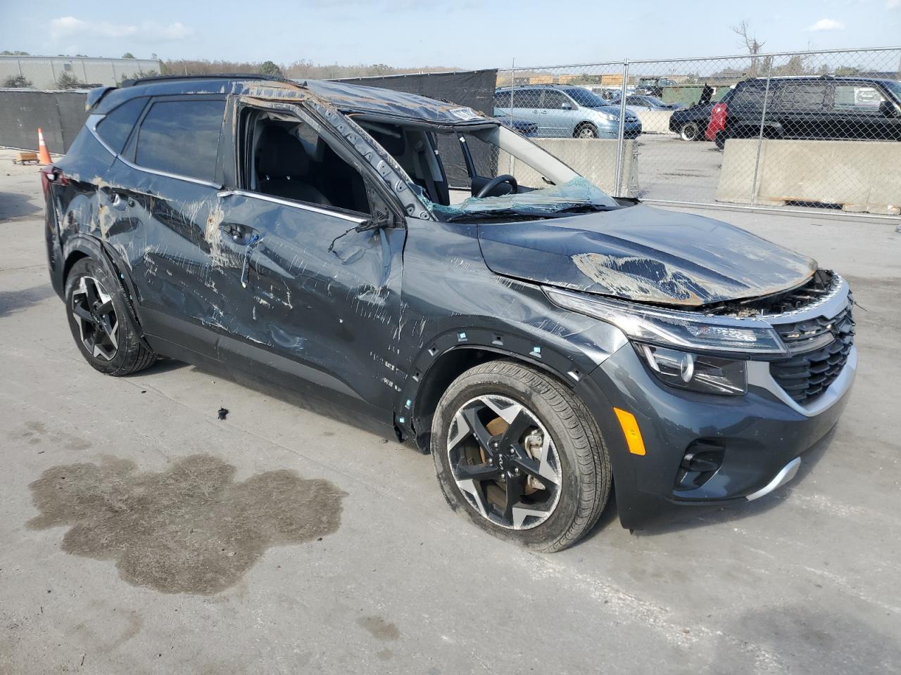 2024 KIA SELTOS EX - Image 4