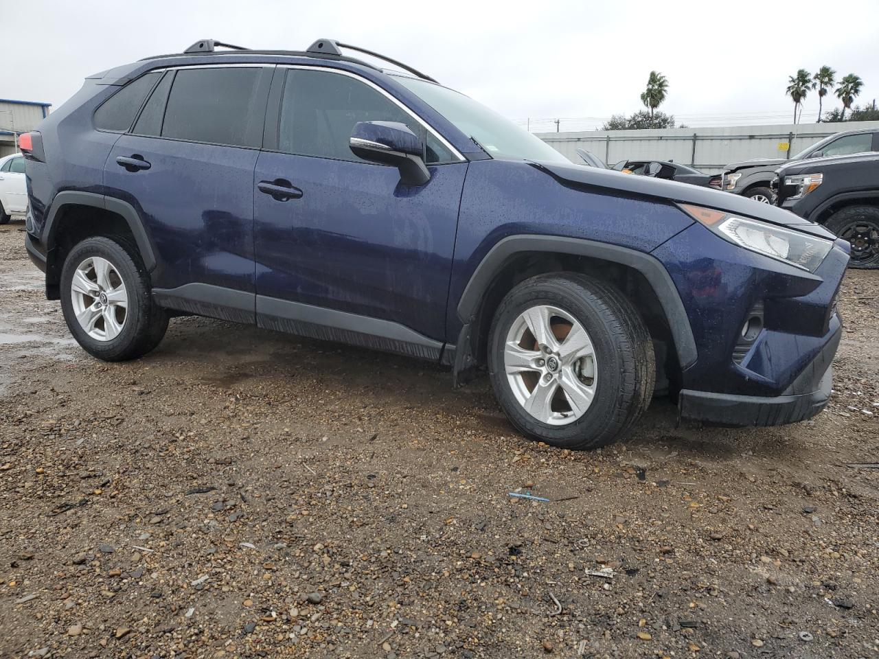 2020 TOYOTA RAV4 XLE - Image 4
