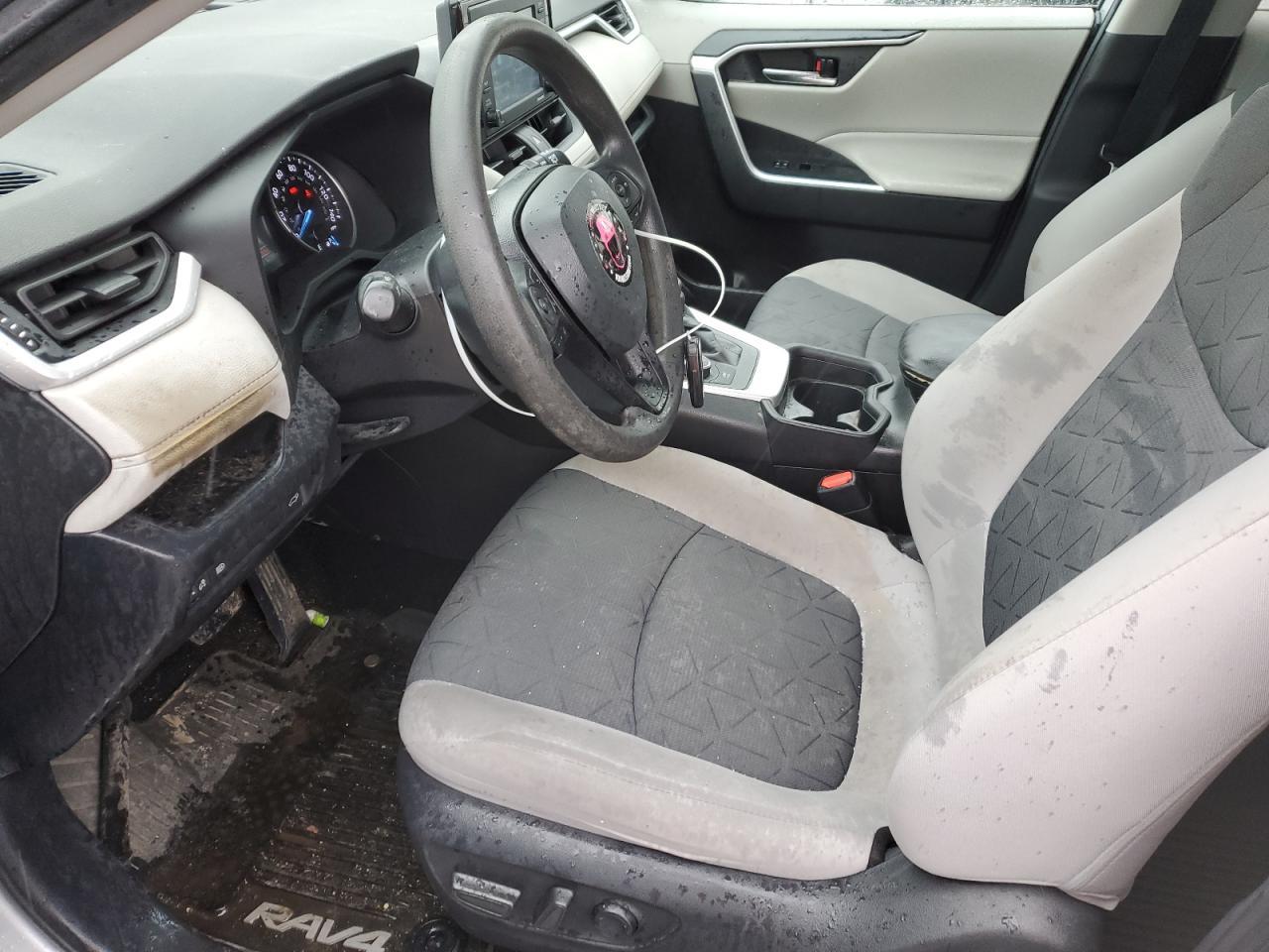 2020 TOYOTA RAV4 XLE - Image 7