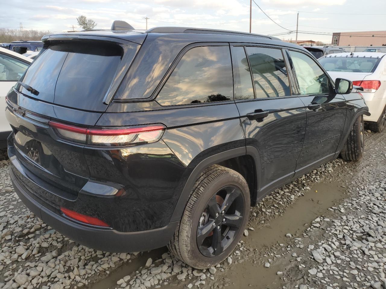 2024 JEEP GRAND CHER - Image 3