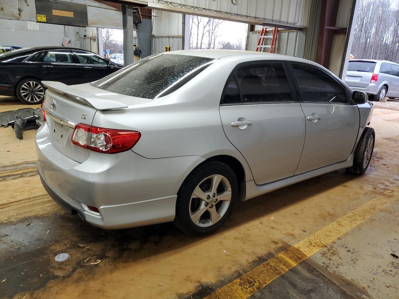 2013 TOYOTA COROLLA BA - Фото 3