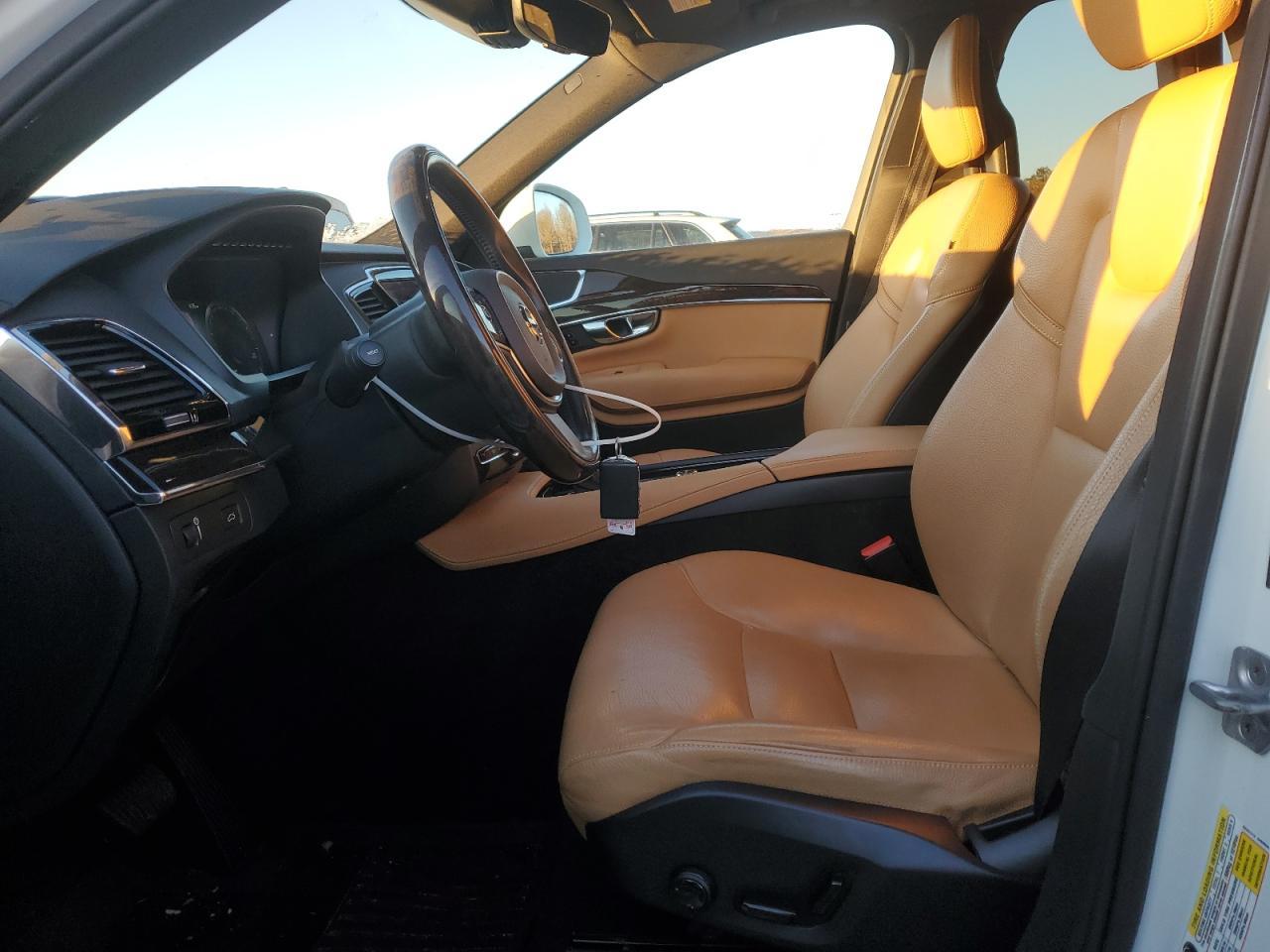 2016 VOLVO XC90 T6 - Image 7