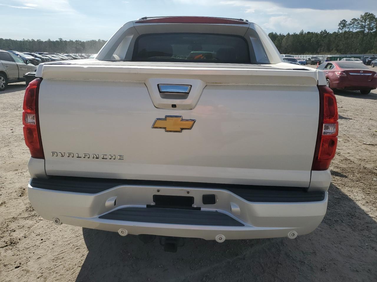 2013 CHEVROLET AVALANCHE - Фото 6