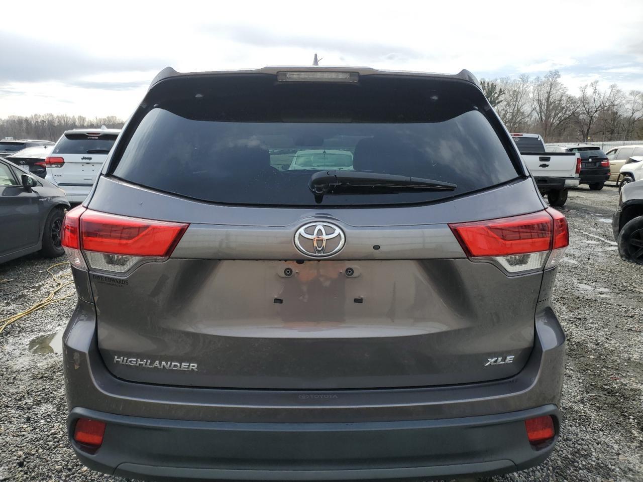 2019 TOYOTA HIGHLANDER - Image 6