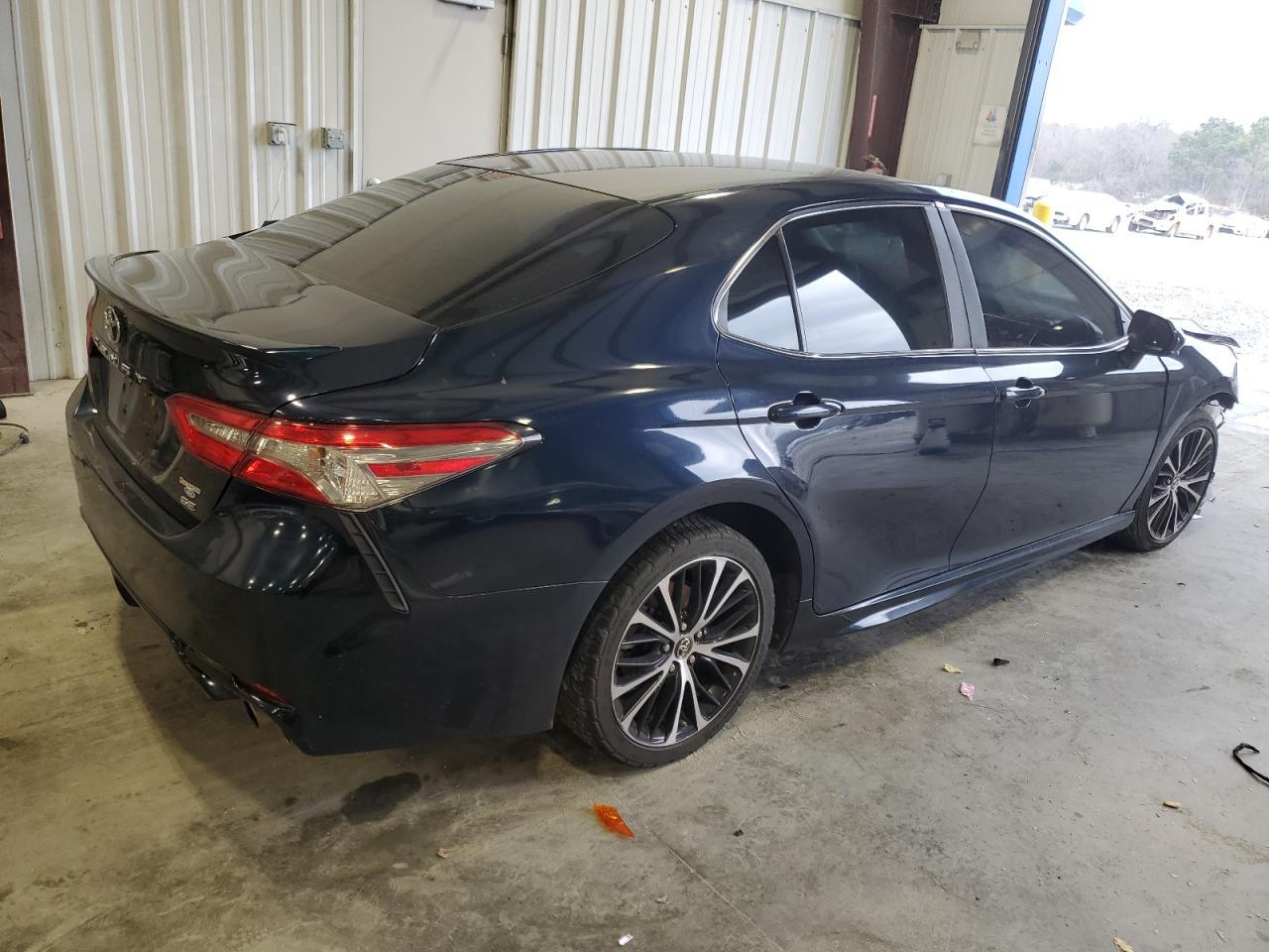 2018 TOYOTA CAMRY L - Фото 3