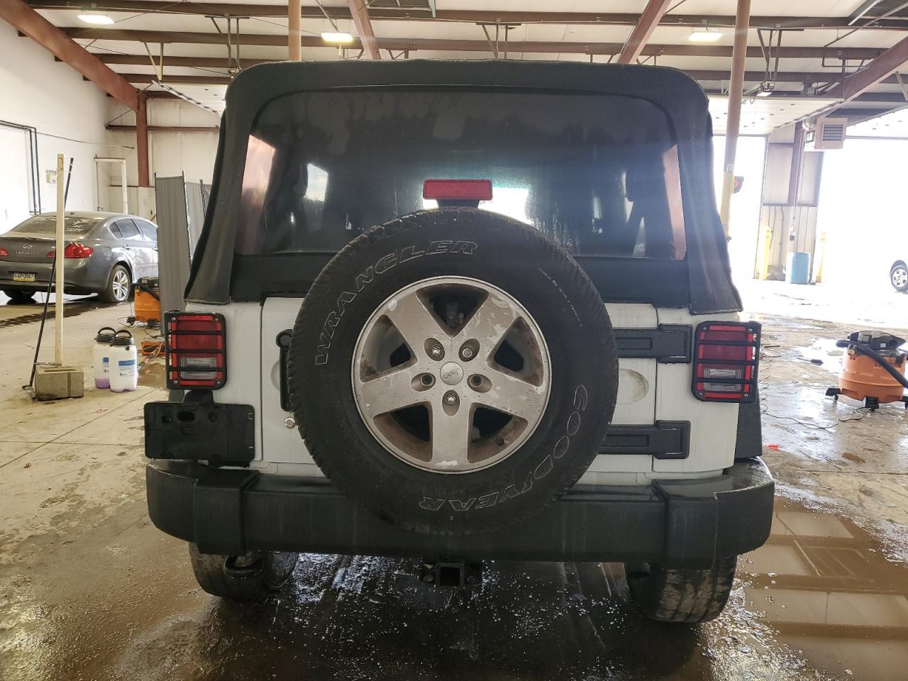 2017 JEEP WRANGLER U - Image 6