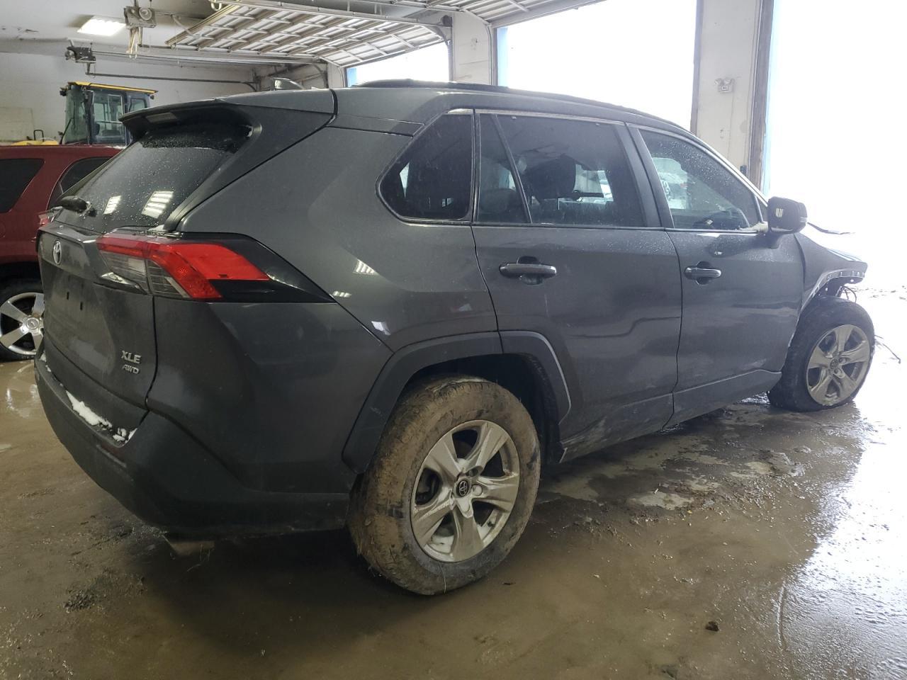 2020 TOYOTA RAV4 XLE - Image 3