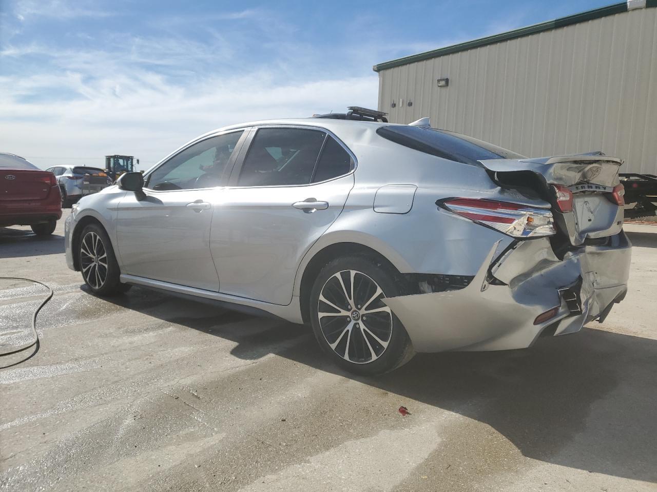 2020 TOYOTA CAMRY SE - Image 2